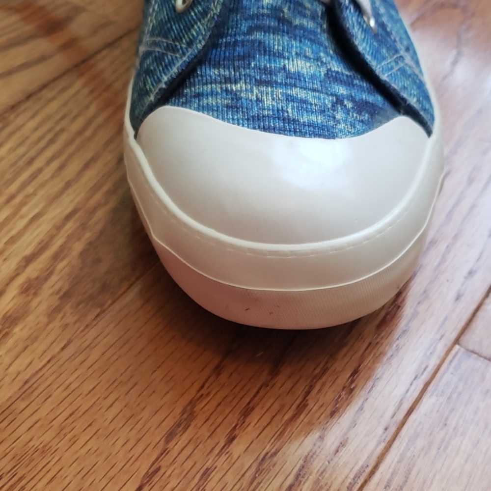 Stylish Blue High-Top Athletic Shoes - Picture 8 of 8